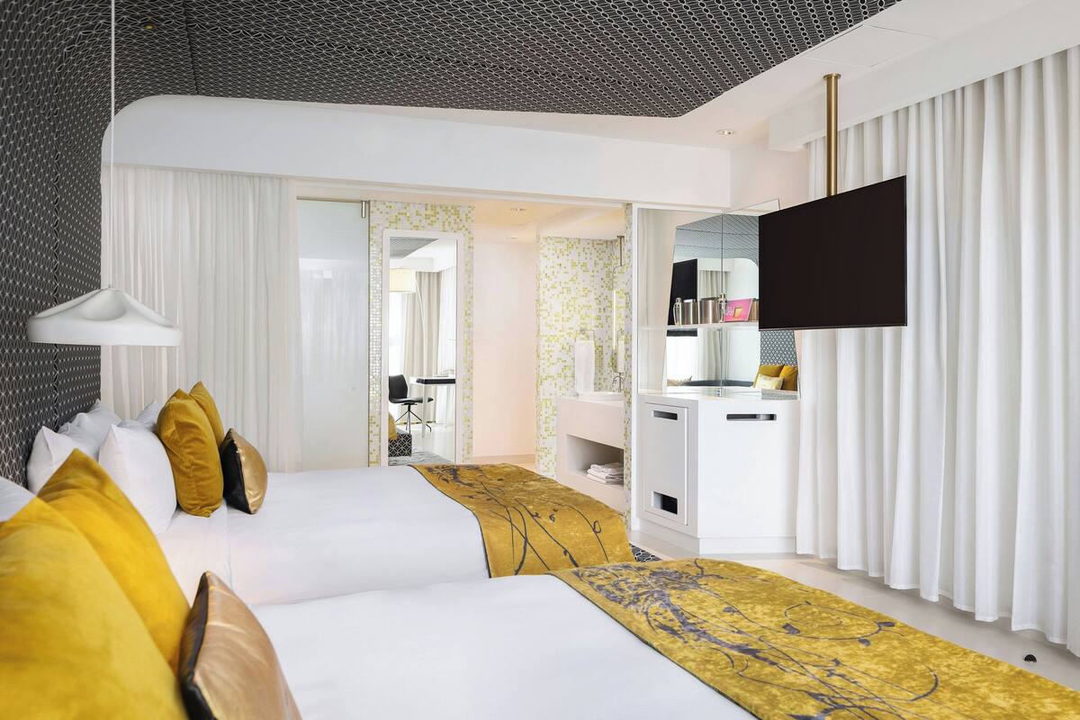 Spectacular Room, 豪華客房, 2 張加大雙人床 | 高級寢具、羽絨被、迷你吧、客房內保險箱