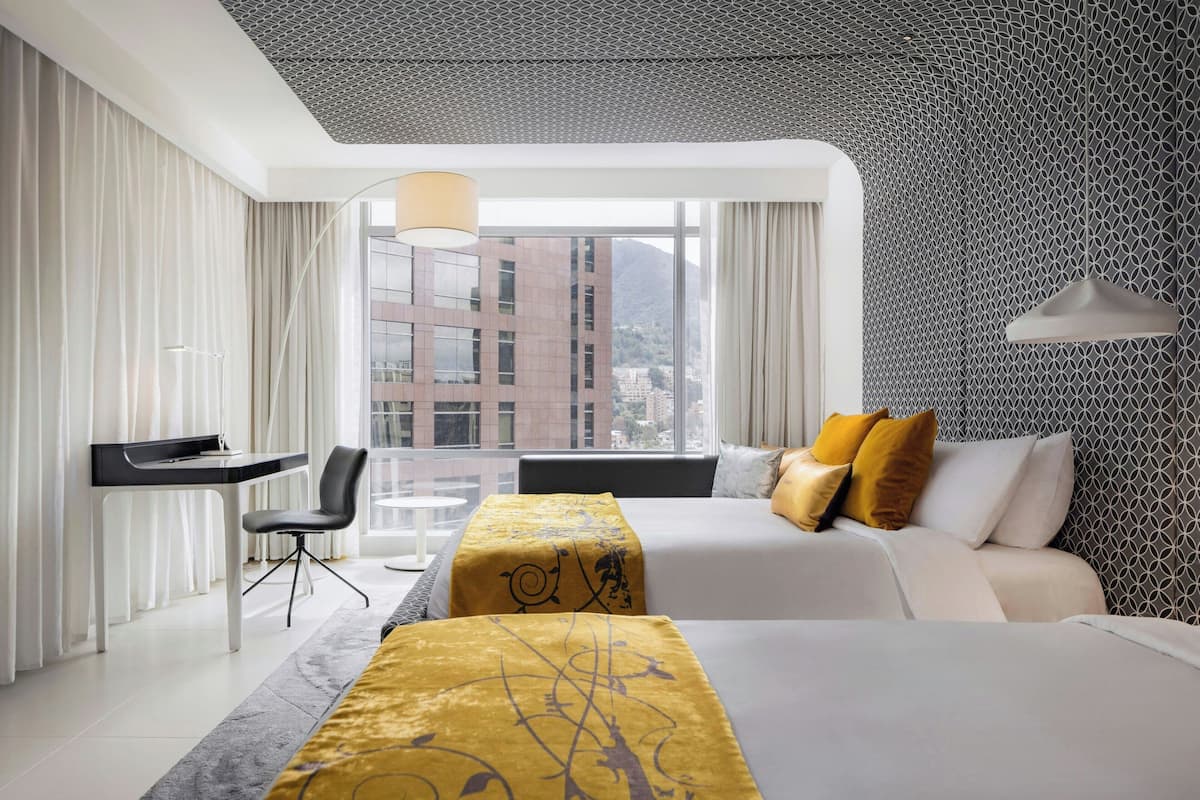 Ropa de cama de alta calidad, cubrecamas y minibar