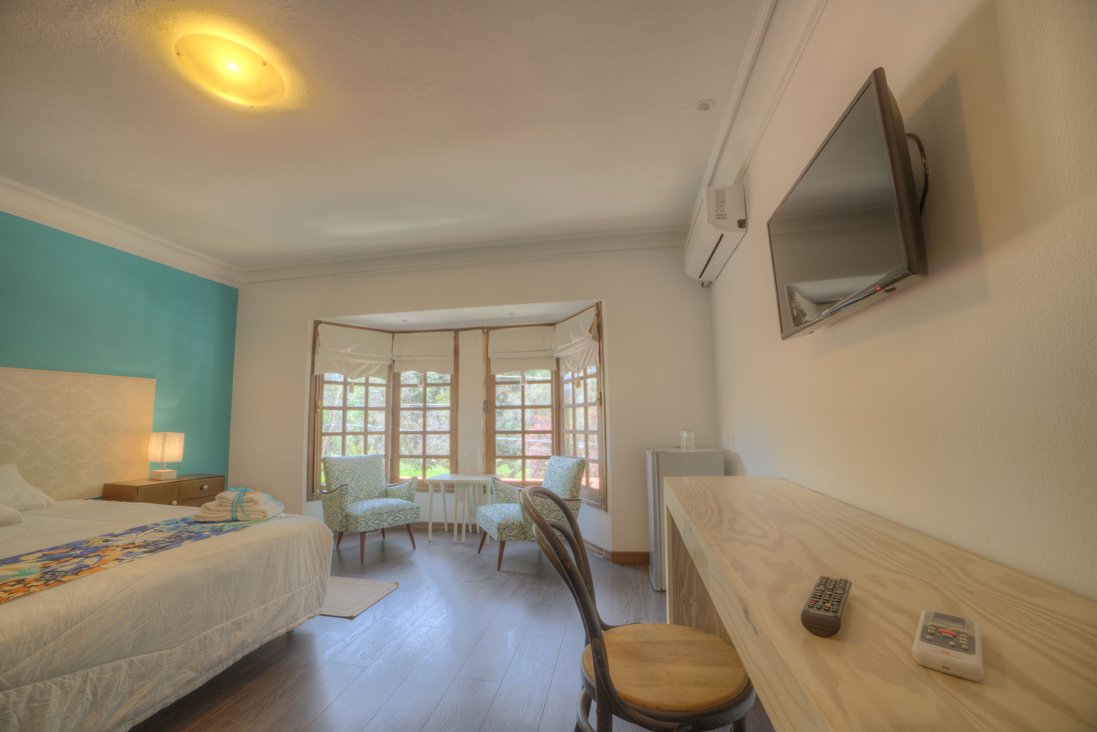 junior suite acqua | premium bedding, minibar, in-room safe, individually decorated