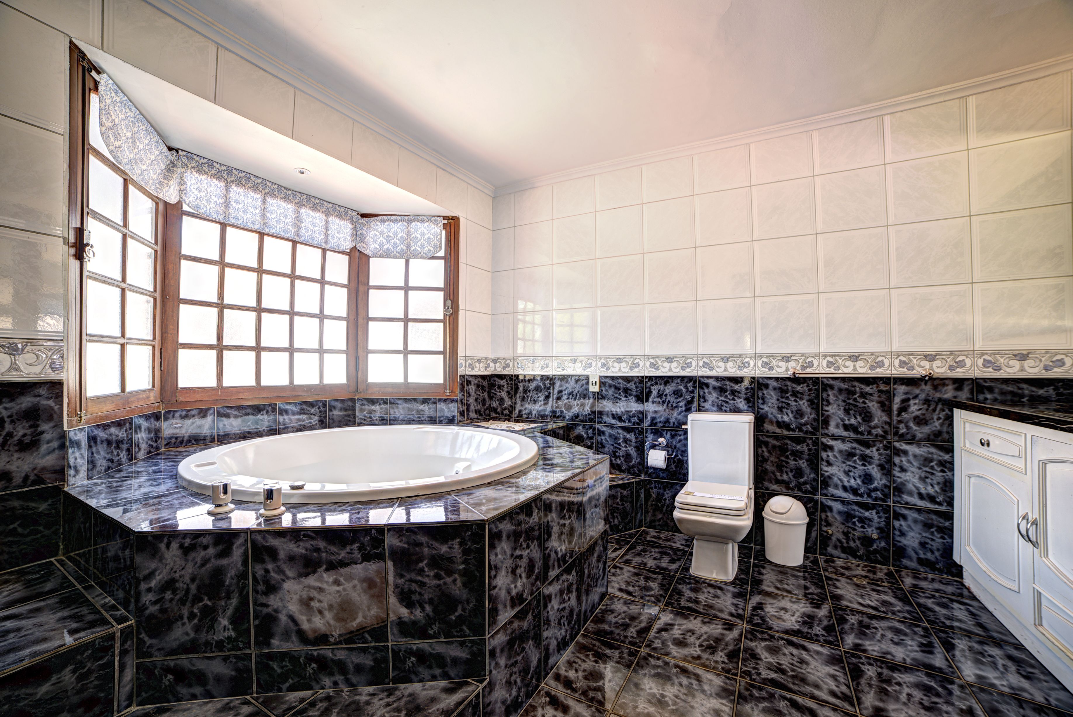junior suite acqua | bathroom | free toiletries, hair dryer, towels