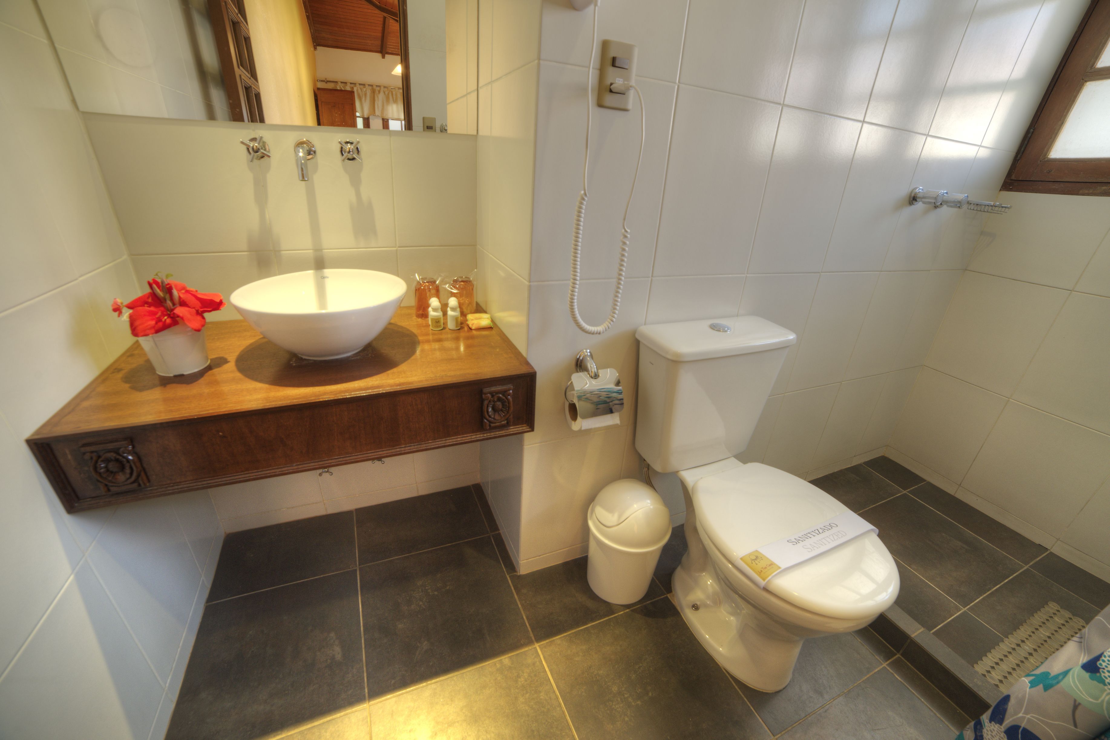 deluxe double room sole | bathroom | free toiletries, hair dryer, towels