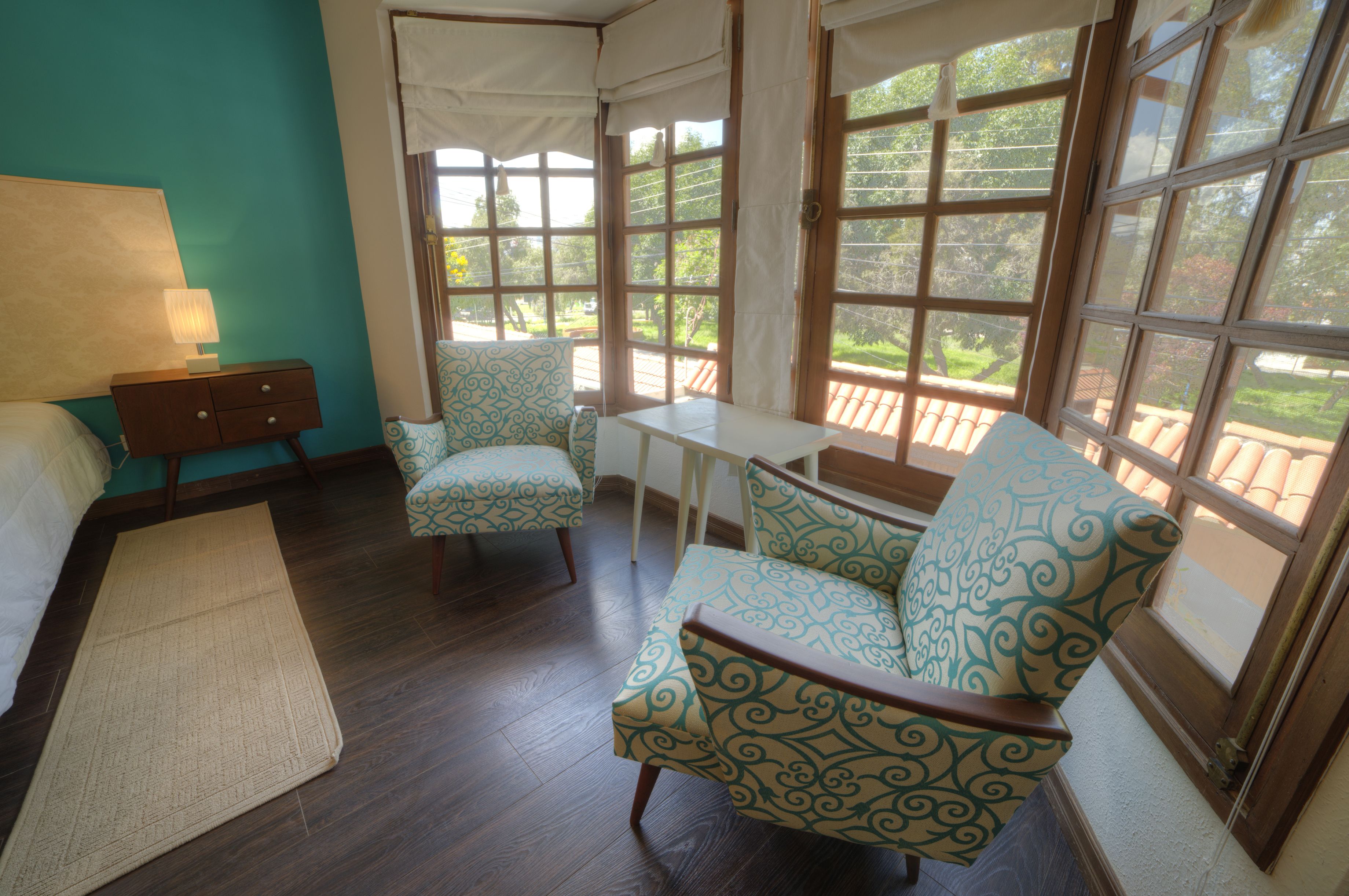 junior suite acqua | living area | 32-inch led tv with cable channels, tv