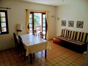 Apartment, 2 Bedrooms, Balcony (06 people **** INACTIVE****) | In-room dining - Ingleses Residence (Florianópolis)