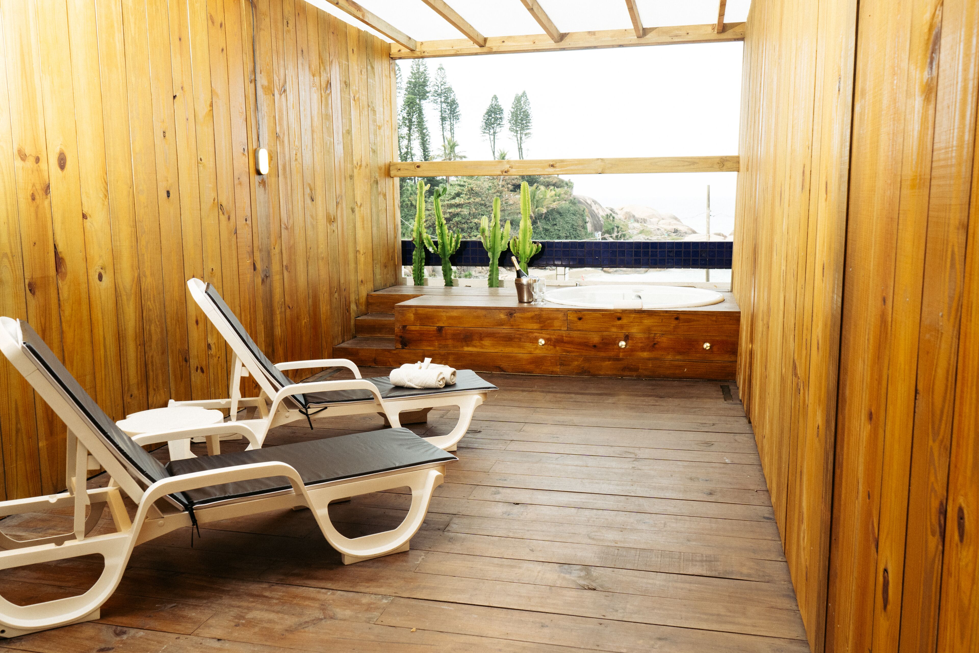 Superior Room | Minibar, in-room safe, blackout drapes, free WiFi