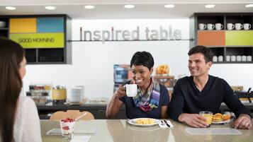 Petit déjeuner buffet compris tous les jours