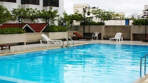 Outdoor pool - Omni Syncate Suites (Bangkok)