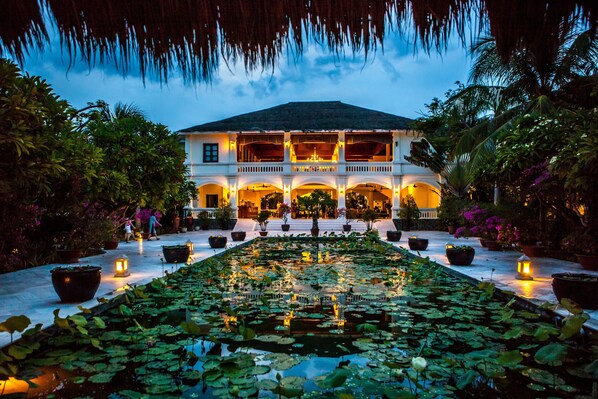 Front of property - evening/night - Allezboo Beach Resort & Spa (Phan Thiet)