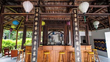 Bar de cocktails, con vista a la playa, abre todos los días