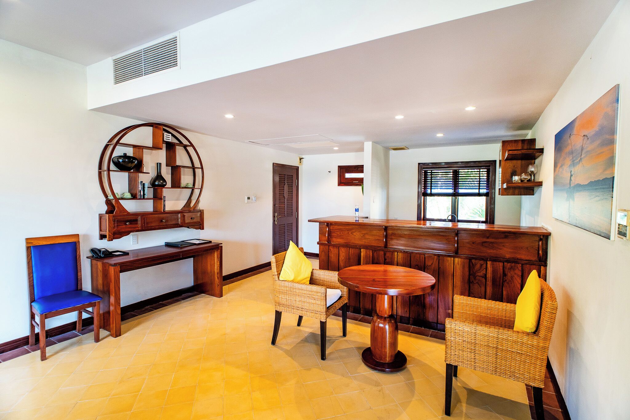 suite, sea view | living area | 21-inch tv with cable channels