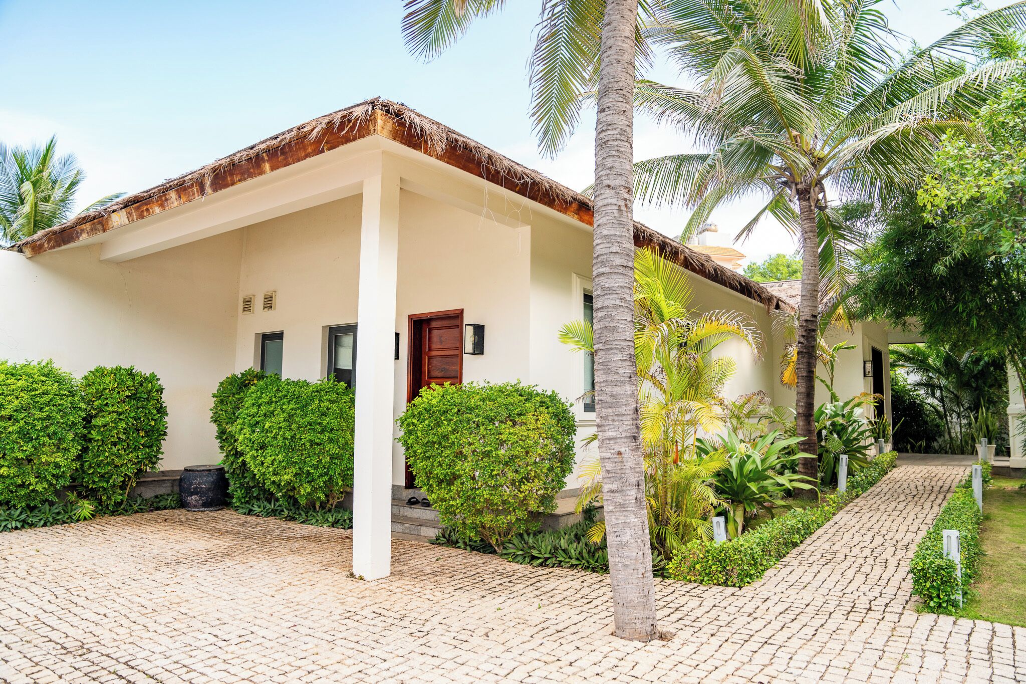 presidential villa | living area | 21-inch tv with cable channels