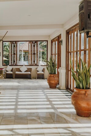 Breakfast, lunch, dinner served; international cuisine, beach views - Allezboo Beach Resort & Spa (Phan Thiet)