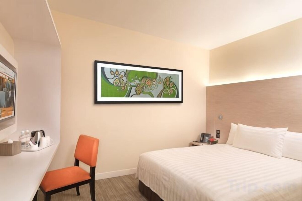 In-room safe, desk, soundproofing, iron/ironing board (on request)