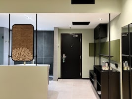 Habitación Deluxe (Emerald) | Caja fuerte, escritorio, tabla de planchar con plancha y cunas gratuitas