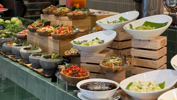 Frokost, lunsj og middag serveres