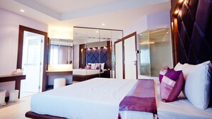 A modern hotel room with a large bed, a bedside table, a mirror, and a view of the outside. - Siam Paradise Entertainment Complex (Bangkok)