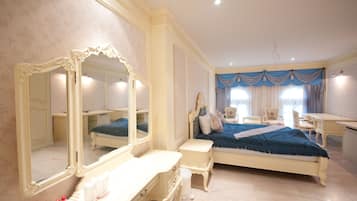 Suite Junior | Minibar, bureau, rideaux occultants, Wi-Fi gratuit
