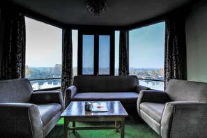 總統套房 | 客廳 | LED 電視