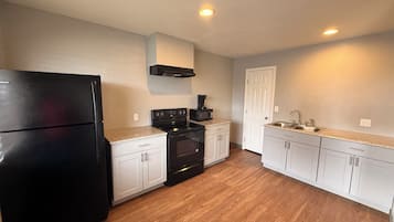 Efficiency, Kamer, 1 kingsize bed, niet-roken | Privékeuken | Een koelkast, een magnetron