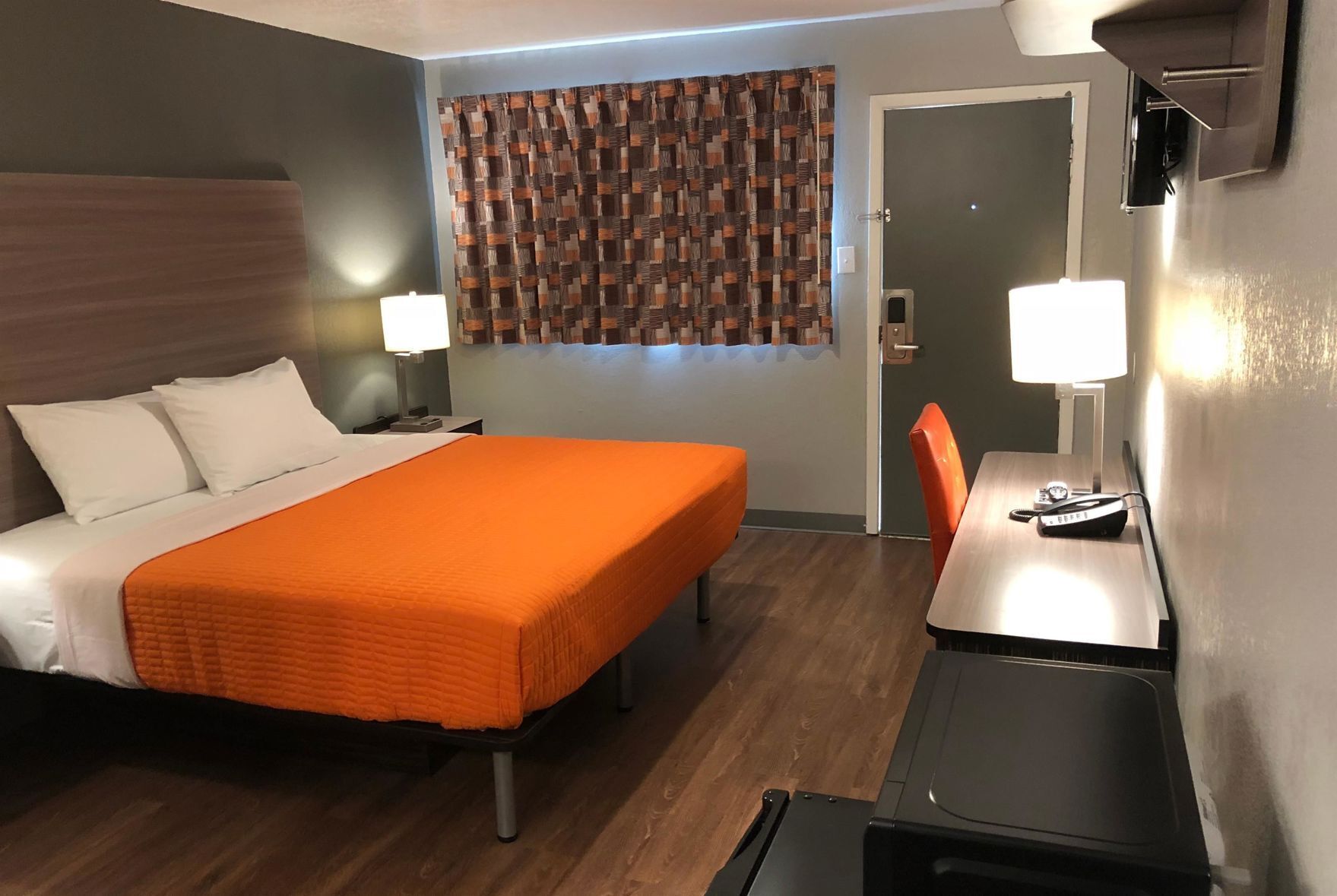 Premium bedding, desk, laptop workspace, free WiFi