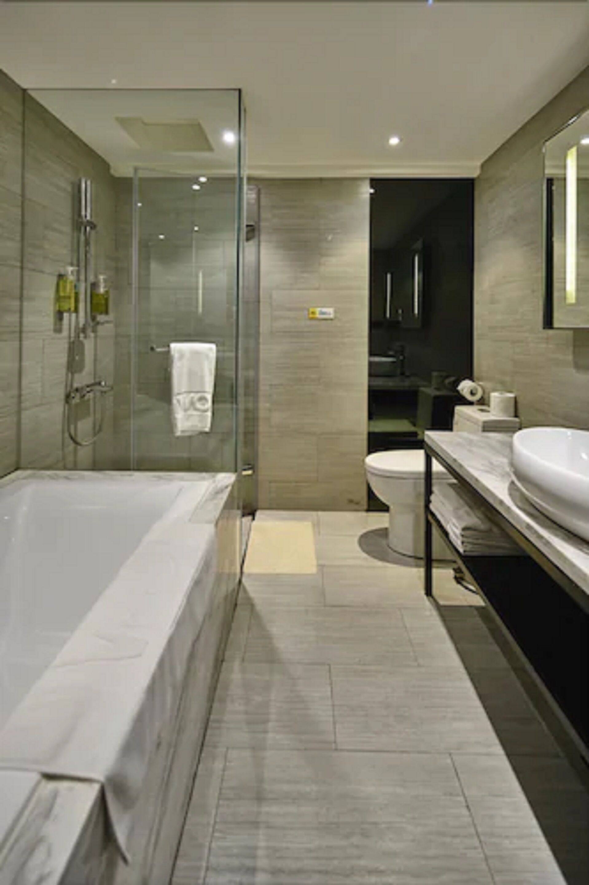 deluxe quadruple room, bathtub | desk, iron/ironing board, free wifi, bed sheets