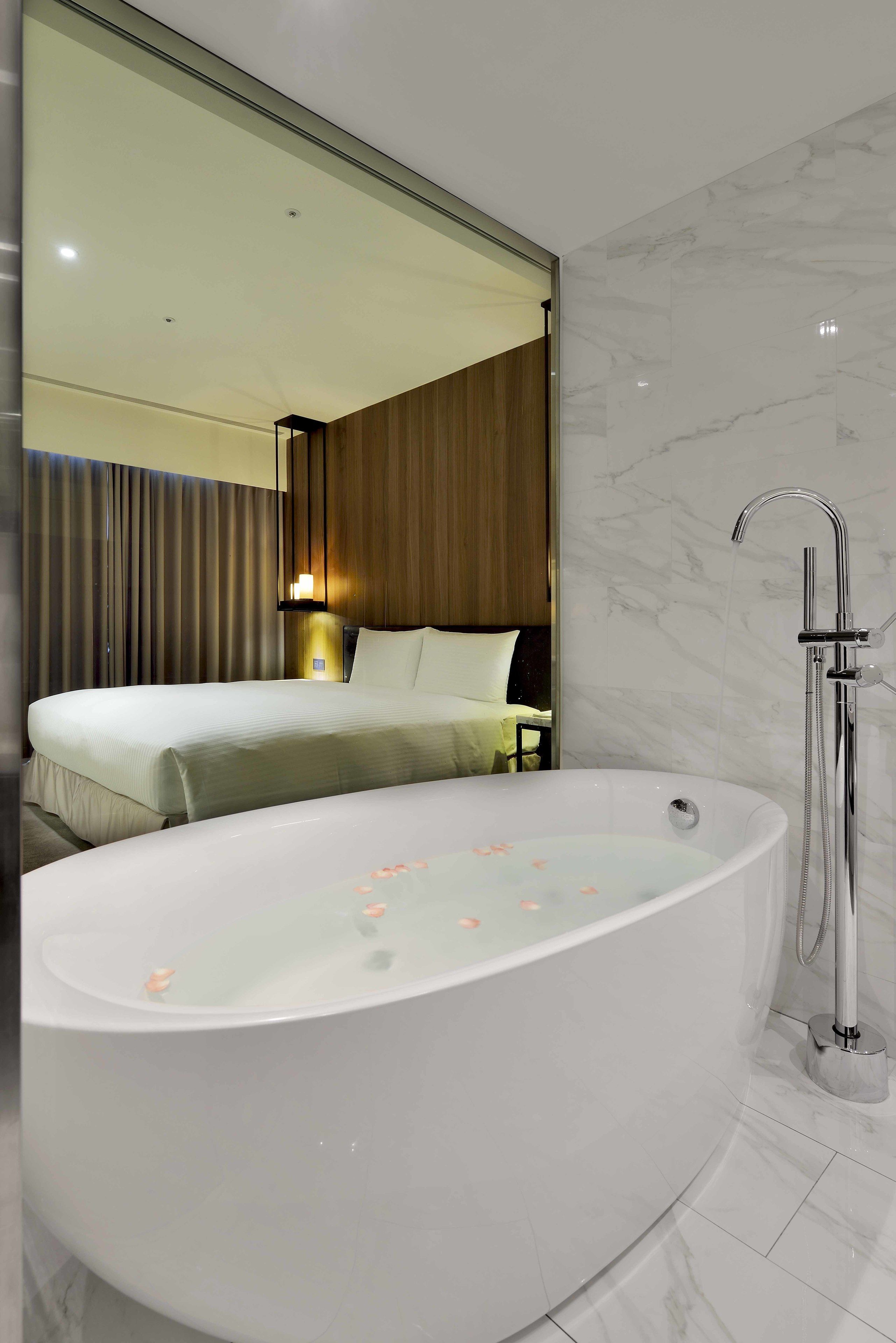 deep-soaking bathtub