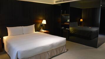 Standard Room, Accessible | Desk, iron/ironing board, free WiFi, bed sheets