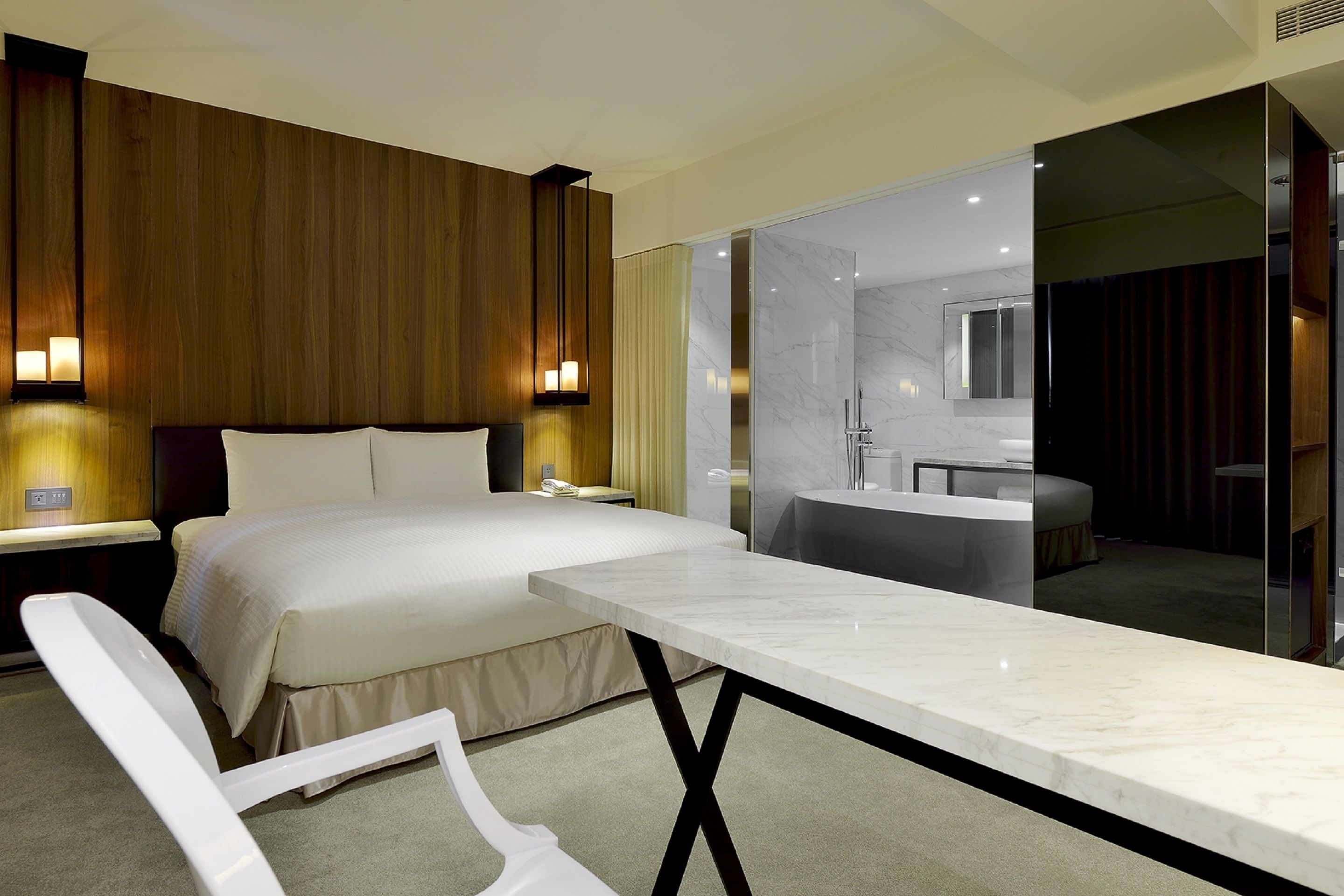 deluxe double room, 1 double bed, bathtub | desk, iron/ironing board, free wifi, bed sheets