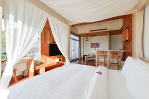 Premium bedding, down duvets, pillow-top beds, minibar - Bay Forest Boutique Hotel (Hengchun)