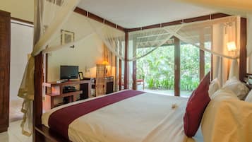 Studio | 1 bedroom, premium bedding, minibar, in-room safe