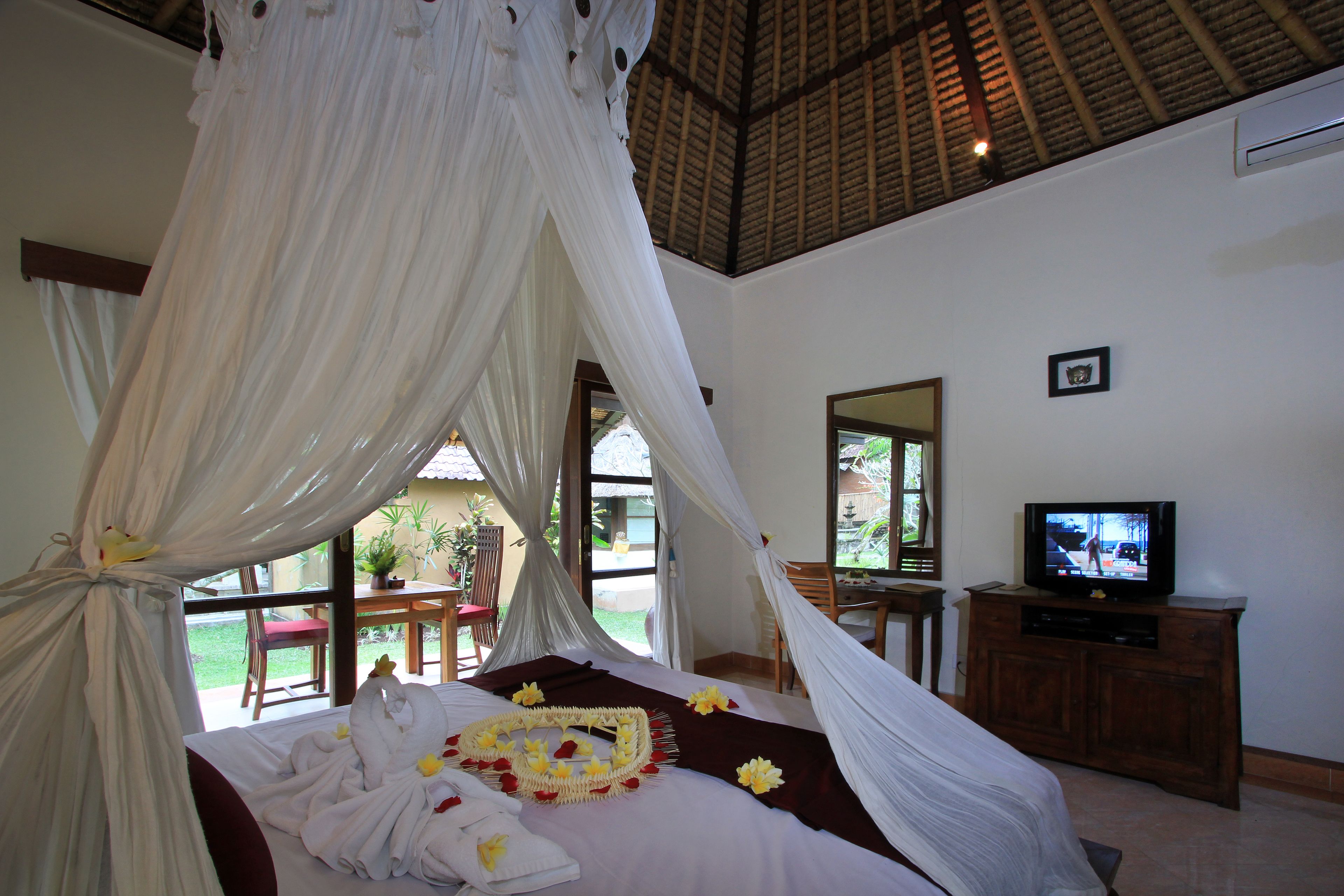 studio | premium bedding, minibar, in-room safe, desk