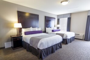 Premium bedding, individually furnished, desk, laptop workspace - The Kanata by BCMInns Blairmore (Blairmore)