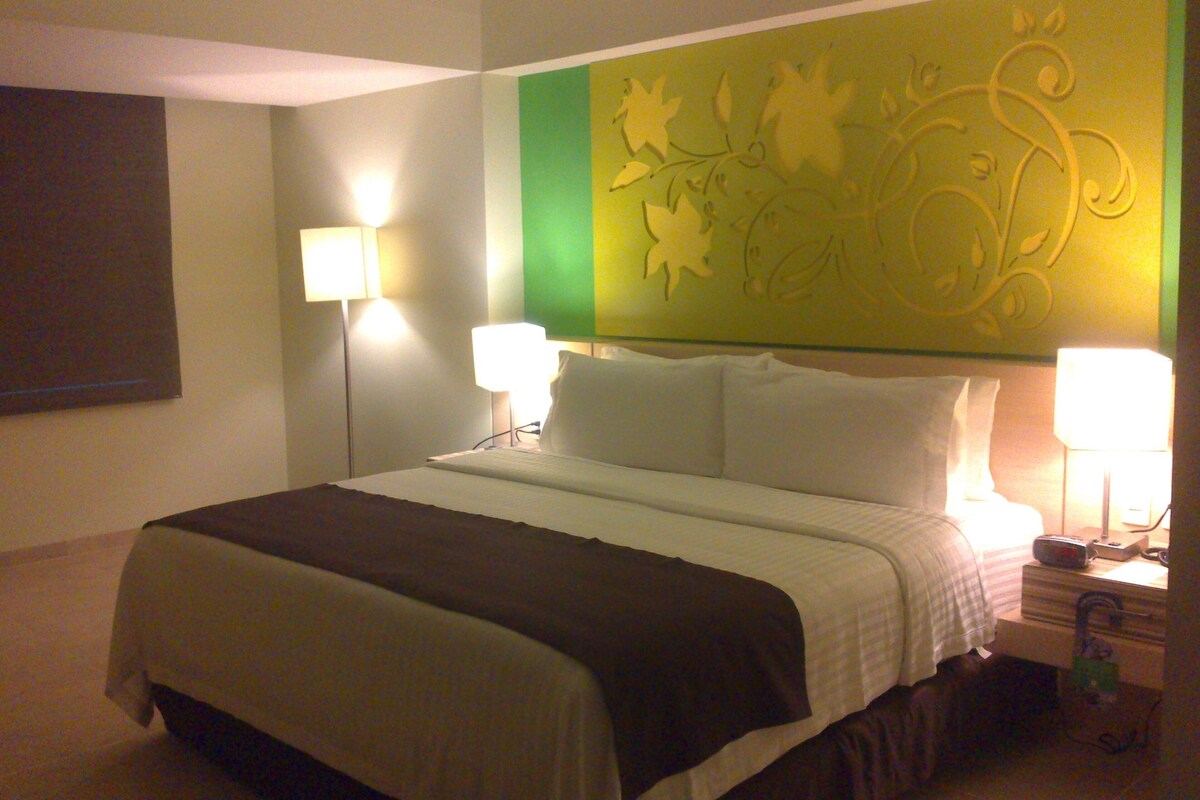 In-room safe, desk, iron/ironing board, WiFi (free)