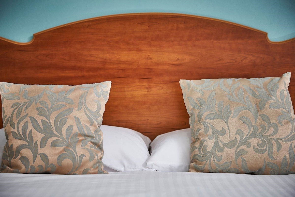 書桌、手提電腦工作空間、免費 Wi-Fi、方便輪椅出入