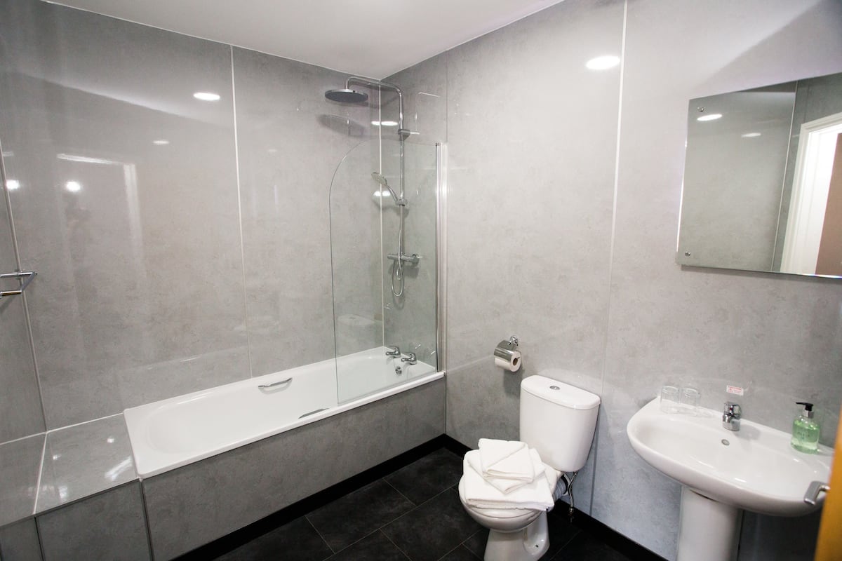 淋浴設備、免費梳洗用品、風筒、提供毛巾