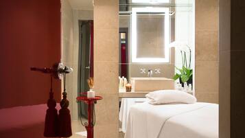 Soins corporels, soins d'aromathérapie, massages des tissus profonds