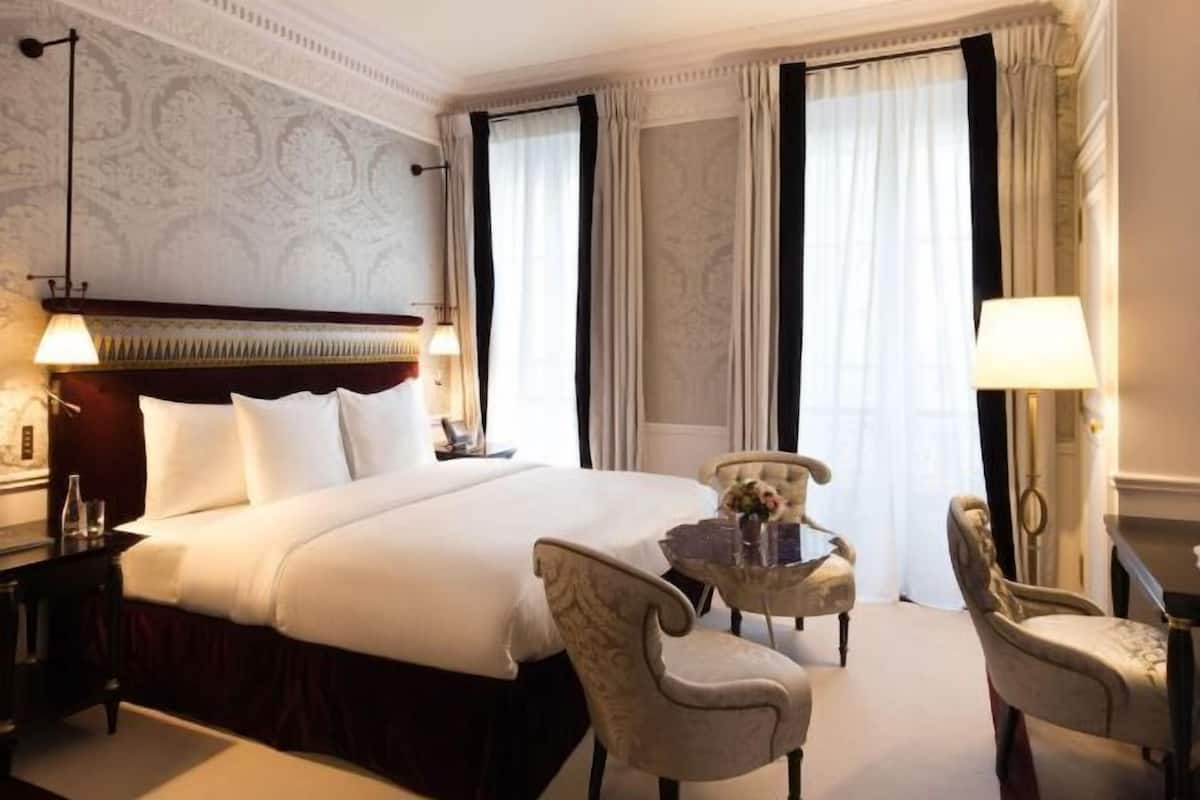 Premium bedding, down duvets, free minibar items, in-room safe