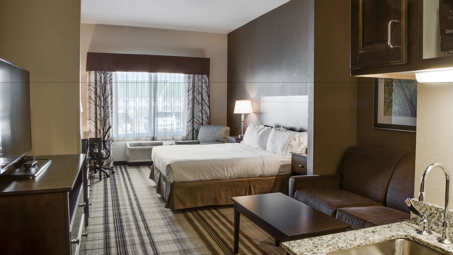 Holiday Inn Express & Suites Nevada by IHG