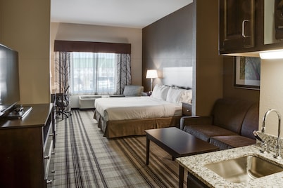 Holiday Inn Express & Suites Nevada by IHG