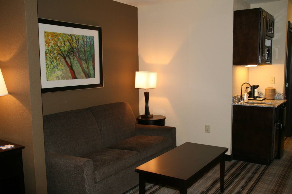 desk, iron/ironing board, free cots/infant beds, rollaway beds