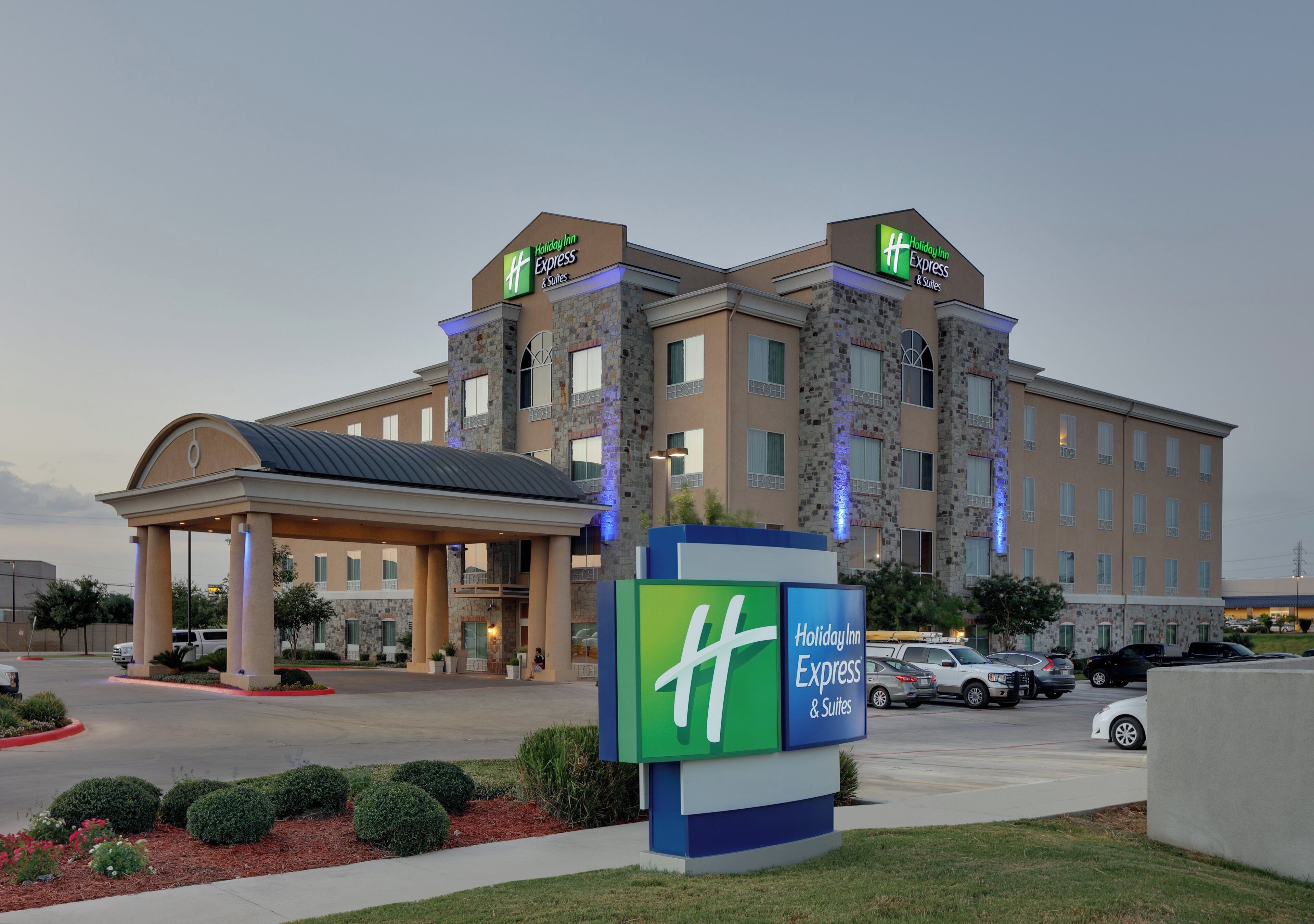 Photo - Holiday Inn Express  & Suites San Antonio Se