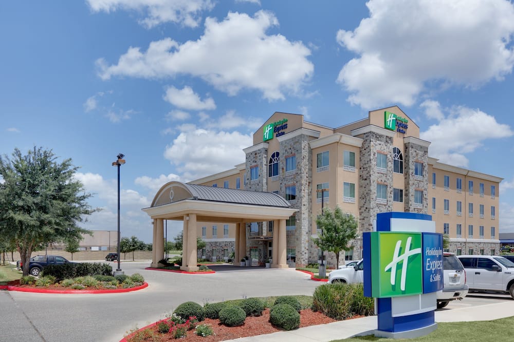 Holiday Inn Express & Suites San Antonio - Brooks City Base by IHG