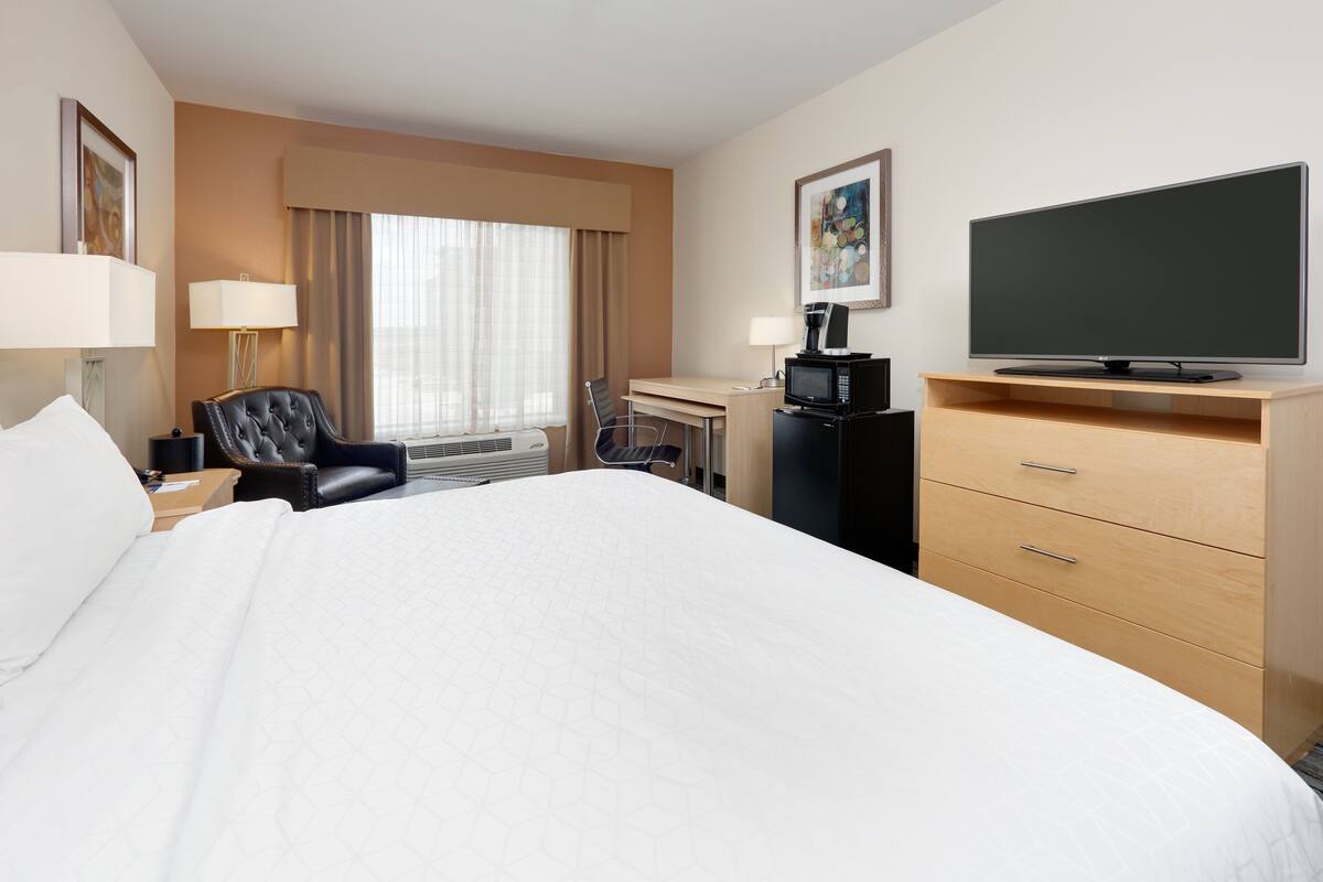 In-room safe, desk, laptop workspace, iron/ironing board