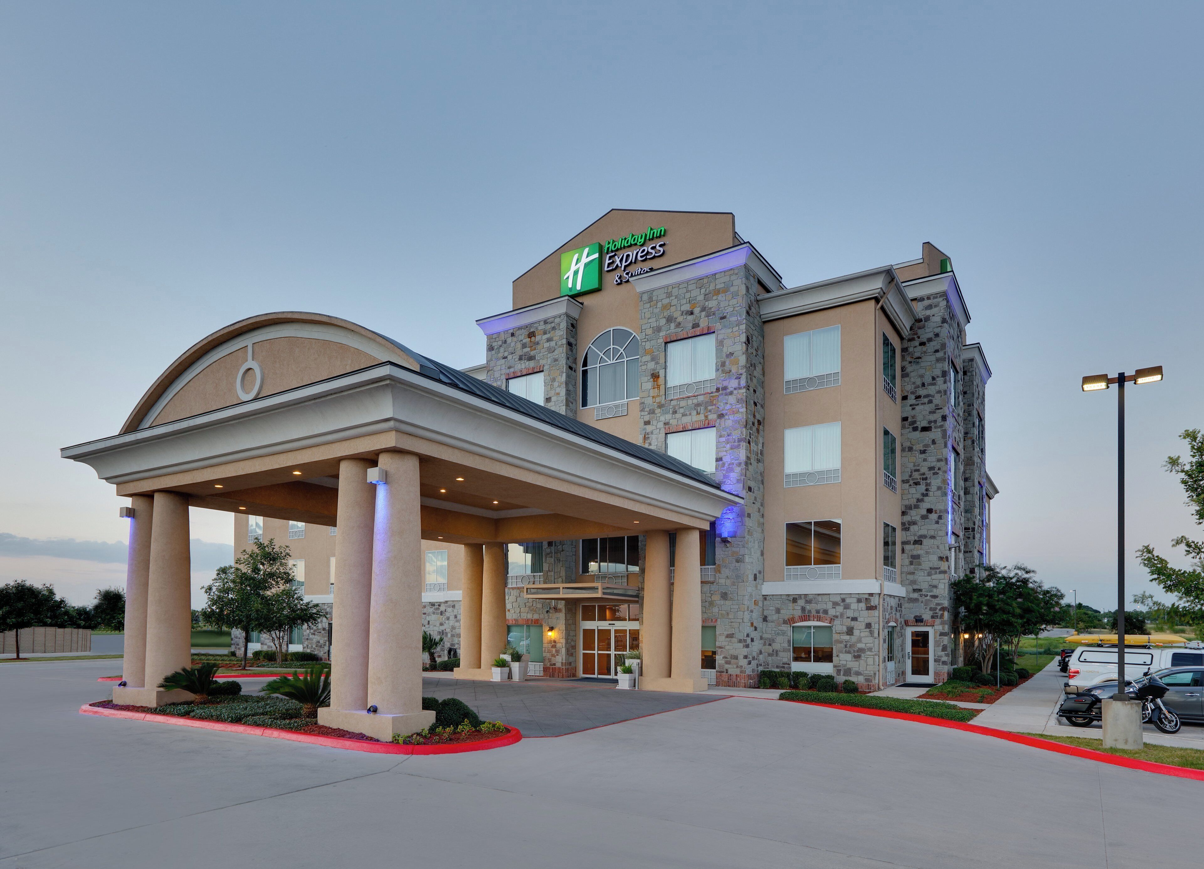 Photo - Holiday Inn Express  & Suites San Antonio Se