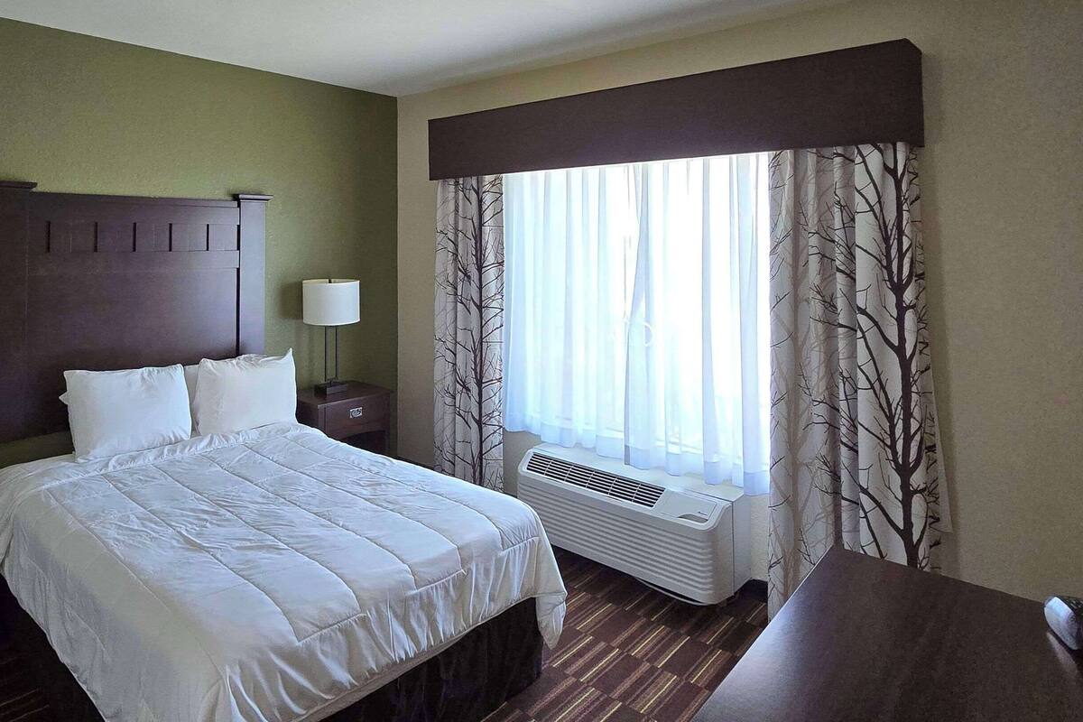 Premium bedding, desk, blackout drapes, iron/ironing board
