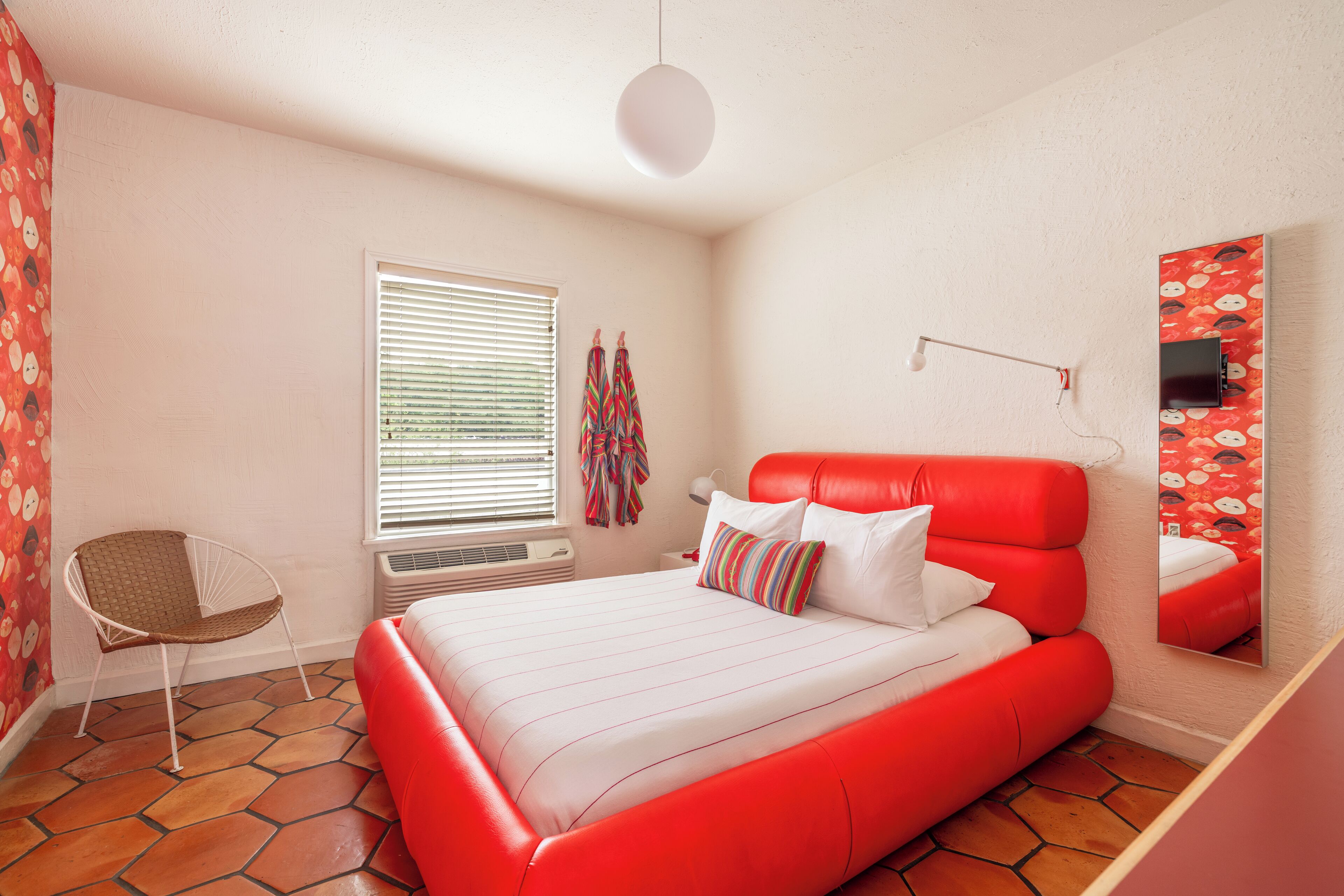 Free WiFi, bed sheets