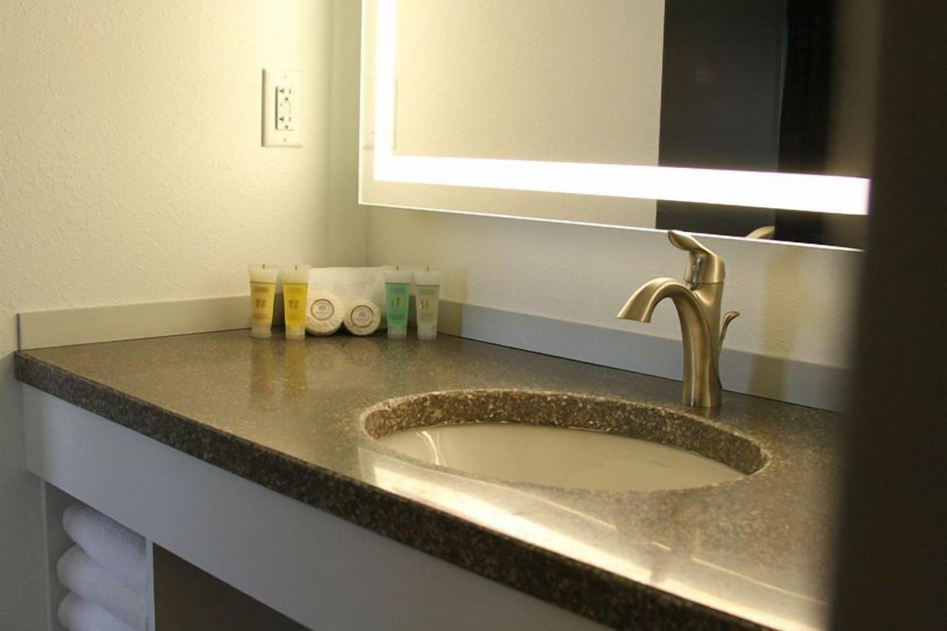 shower, rainfall showerhead, free toiletries, hair dryer