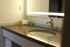 Shower, rainfall showerhead, free toiletries, hair dryer