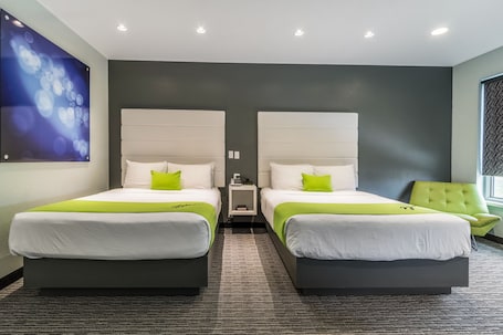 Ropa de cama de alta calidad y escritorio