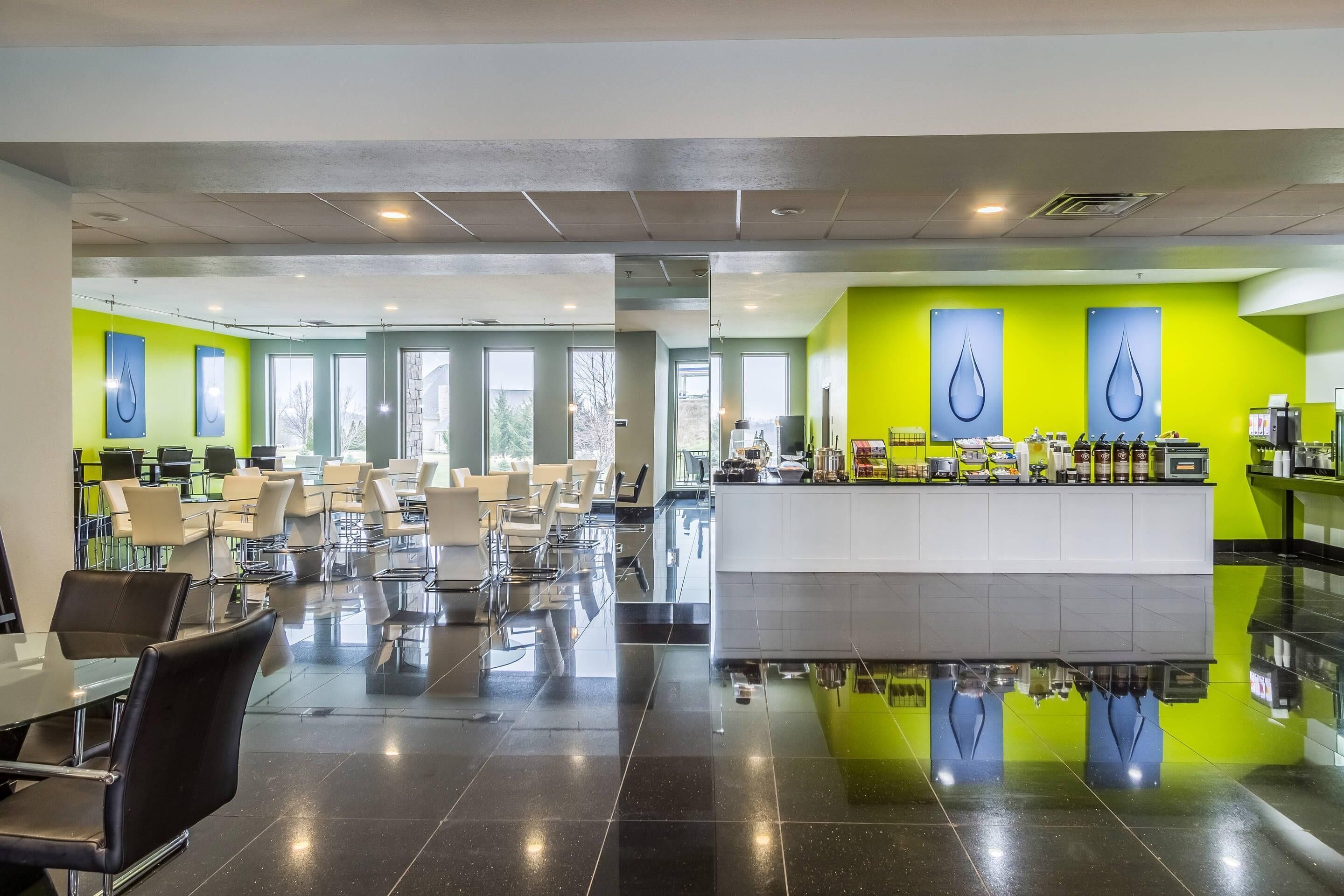 Café da manhã com buffet grátis todos os dias