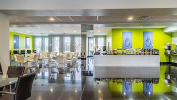 Ilmainen päivittäinen buffetaamiainen